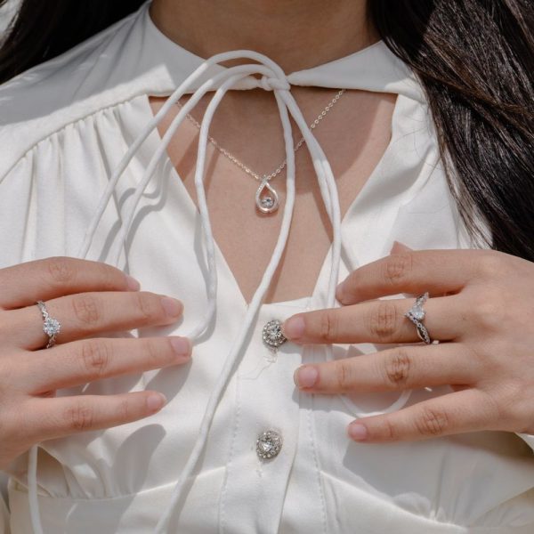 Solitaire Pendant with Chain